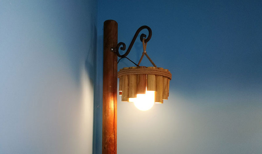 Lampe “Guru” en bois